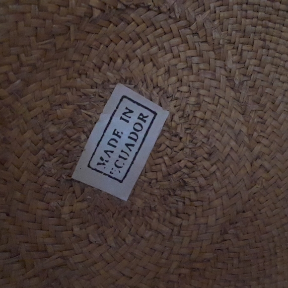 woman's hat - Picture 3 of 4